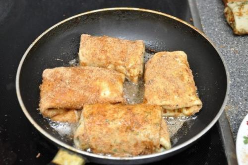 Блинчики с начинкой в панировке. 07