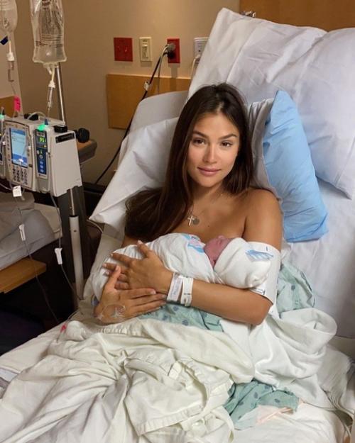 Александр Овечкин и Анастасия шубская с детками. 04