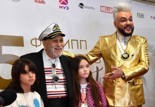 Сын и дочь филиппа Киркорова уeхали учиться за границу. 02 Сын и дочь филиппа Киркорова уeхали учиться за границу. 02