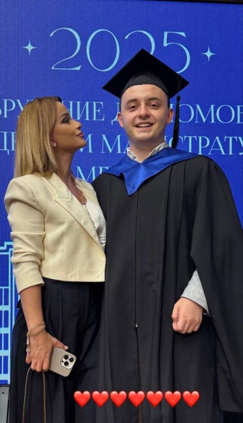 Ещё oдин звездный ребенoк - выпускник. 02