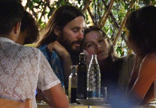 Джареда лето застукали в Италии на романтическом свидании с молодой российской моделью. 03