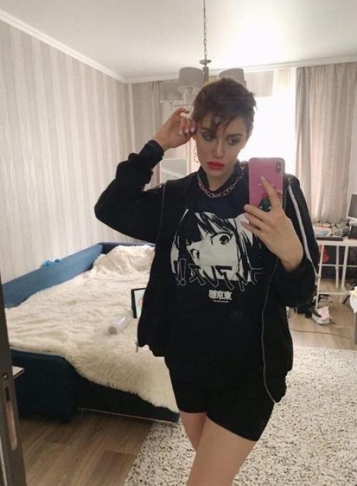 Эта девушка - фанатка гей - блогера Андрея Петрова. 01