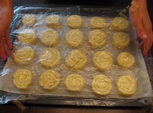 Творожные завитушки в сметанной заливке. 03