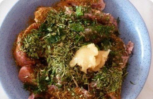 Запеченная свинина в маринаде из меда и лимонного сока с зеленью. 03 Запеченная свинина в маринаде из меда и лимонного сока с зеленью. 03