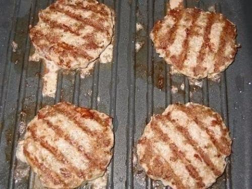 Гамбургеры по-домашнему.  Ингредиенты: 04