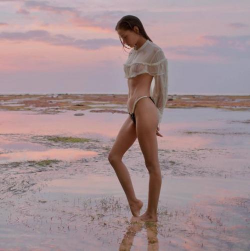 Алеся кафельникова показала грудь после пластики. 02