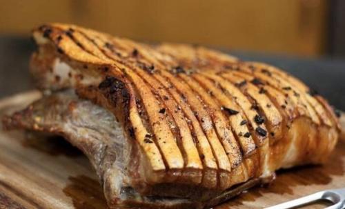 Простой рецепт свиной грудинки, запеченной с чесноком. 04 Простой рецепт свиной грудинки, запеченной с чесноком. 04