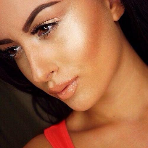 Натуральный крем от морщин под глазами. 

