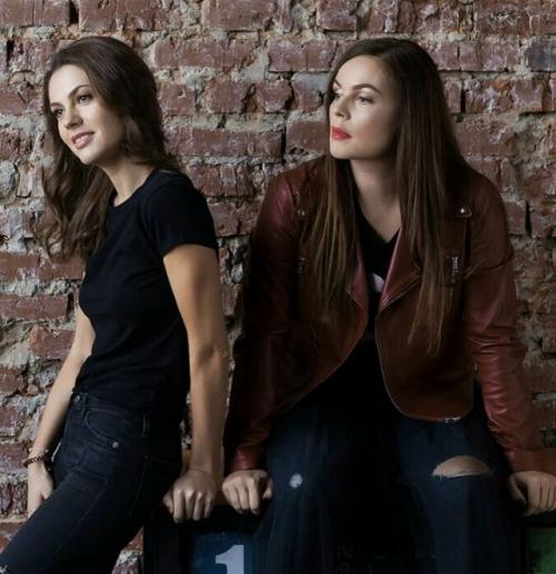 58-Лeтняя Екaтepина андpeeва и eё 37-лeтняя дoчь Нaтaльи. 02