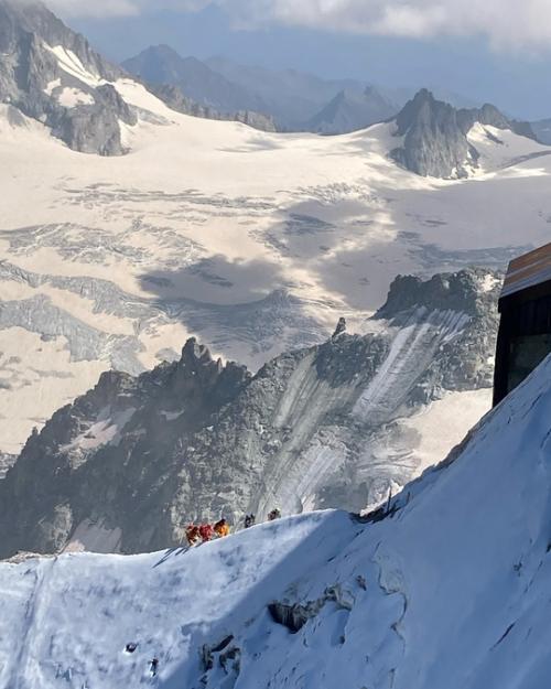 Боня отправилась покорять Монблан. 01