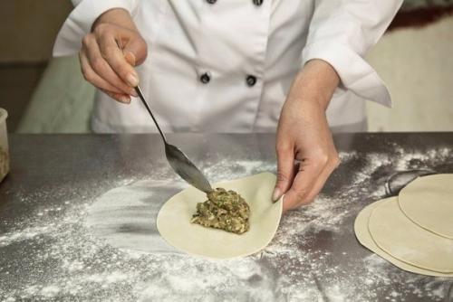 Хинкали. Хинкали принято считать чем-то сродни пельменям или мантам. 07 Хинкали. Хинкали принято считать чем-то сродни пельменям или мантам. 07