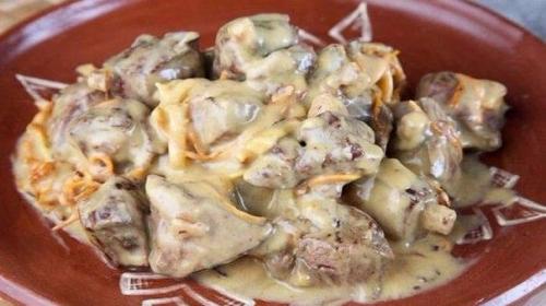 Печёнка в сырном соусе.