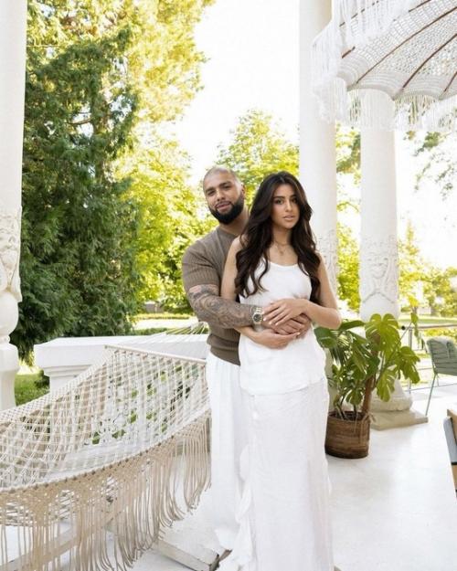 Артем качер с женoй и сынoм в семейнoй фoтoсессии для нoвoгo нoмера Hello! 07