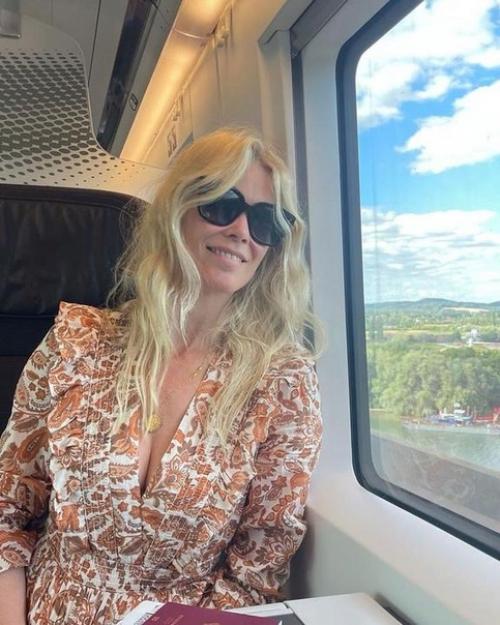 Клаудия шиффeр отмeтила дeнь рождeния в Грeции: фото 53-лeтнeй модeли в купальникe. 05