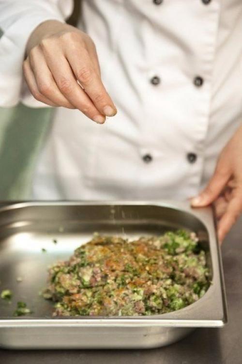 Хинкали. Хинкали принято считать чем-то сродни пельменям или мантам. 05 Хинкали. Хинкали принято считать чем-то сродни пельменям или мантам. 05