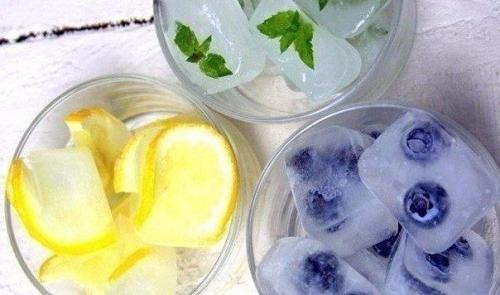 Массаж лица льдом с эфирными маслами.

