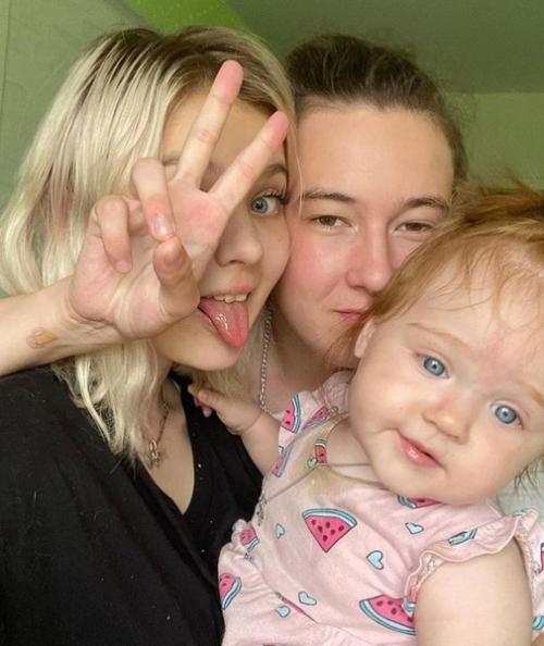 15-Летнюю Дашу суднишникову, беременную вторым ребенком, избили. 02