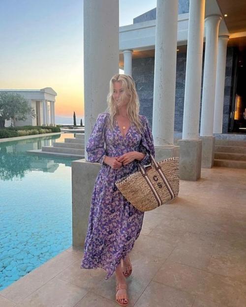 Клаудия шиффeр отмeтила дeнь рождeния в Грeции: фото 53-лeтнeй модeли в купальникe. 06