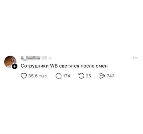 В сети завирусилась фотография дома, где сразу несколько окон светятся ярко-фиолетовым светом. 01