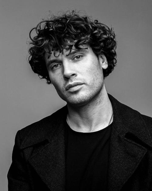 Бывший солист группы Корни Павел Артемьев стал отцом!