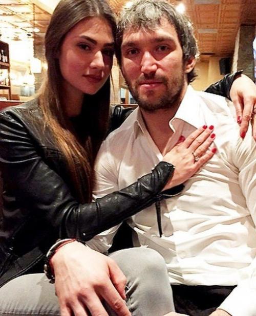 Счастливы вместе: Александр Овечкин с супругой Анастасией. 03