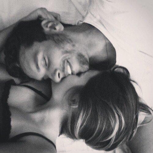 Жить вместе.  Просыпаться по выходным в двенадцать. 05