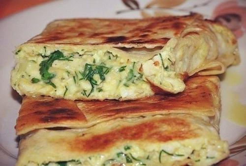 Пирог из лаваша с сыром и зеленью. Пирог из лаваша с сыром и зеленью.