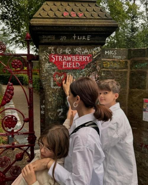 Марина Александрова отпраздновала свой день рождения с семьей в Лондоне и встретилась с Дастином Хоффманом. 03