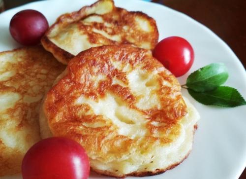 Яблочные оладушки.  Ингредиенты: