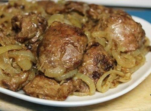 Куриная печень с луком. Куриная печень с луком.