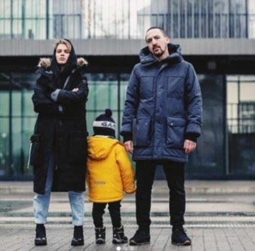 Артур смольянинов и Дарья Мельникова сейчас переживают не самые лучшие времена. 04