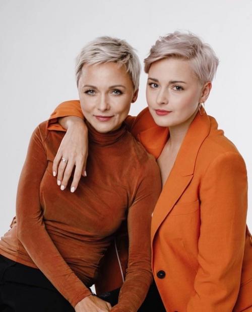 51-Летняя актриса Дарья повереннова со своей дочерью Полиной. 04