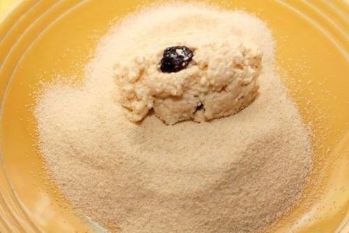 Сырники с манкой и изюмом. 02 Сырники с манкой и изюмом. 02