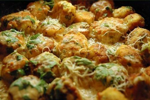 Куриные шарики в сливочном соусе.

