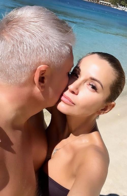 Ольга Орлова поделилась редкими фото с мужем и сообщила о беременности. 01 Ольга Орлова поделилась редкими фото с мужем и сообщила о беременности. 01