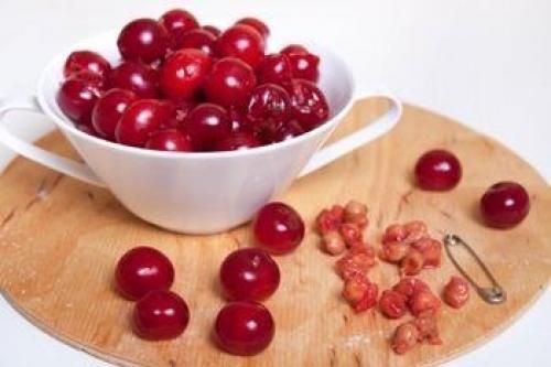 Простой пирог с вишней на кефире. 02 Простой пирог с вишней на кефире. 02