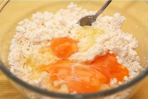 Сырники с манкой и изюмом. 01 Сырники с манкой и изюмом. 01