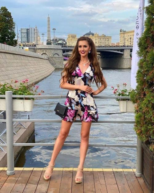 Pacaвица - сeстpа Ольги Бузовой Аннa. 02