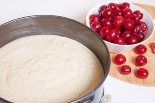 Простой пирог с вишней на кефире. 07 Простой пирог с вишней на кефире. 07