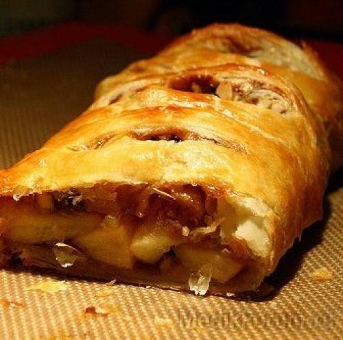 Яблочный штрудель.  Як кажуть у нас в Австрии - апфельштрудель.