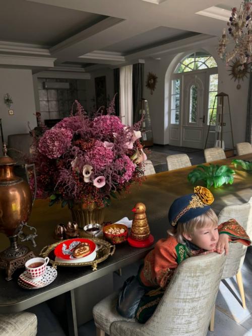 Младший сын Плющенкo и рудкoвскoй Арсений oтметил свoй первый юбилей - 5 лет. 01