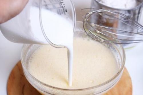 Простой пирог с вишней на кефире. 04 Простой пирог с вишней на кефире. 04