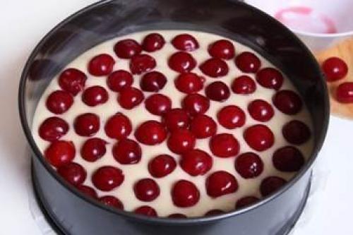 Простой пирог с вишней на кефире. 08 Простой пирог с вишней на кефире. 08