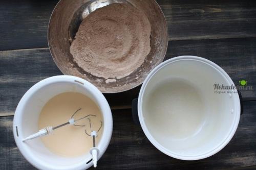 Пирог шоколадно творожный в мультиварке. Шоколадный пирог с творожной начинкой в мультиварке.