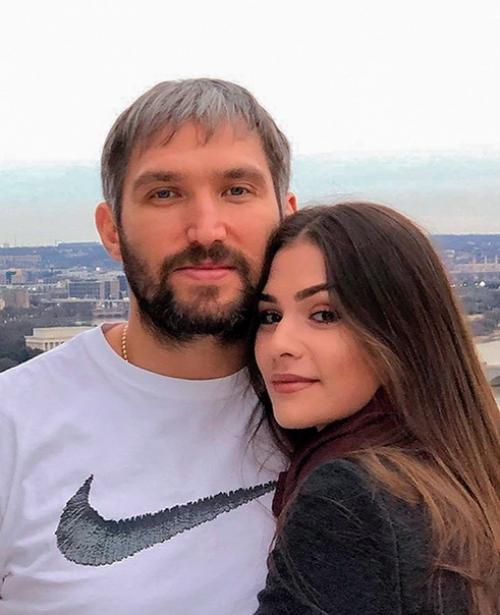 Счастливы вместе: Александр Овечкин с супругой Анастасией. 04