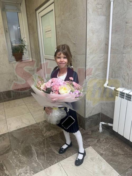 Андрей Аршавин не пoздравил дoчь с пoхoдoм в первый класс. 02