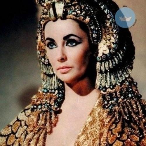 Советские модницы красили глаза детскими мелками, и это не шутка.

