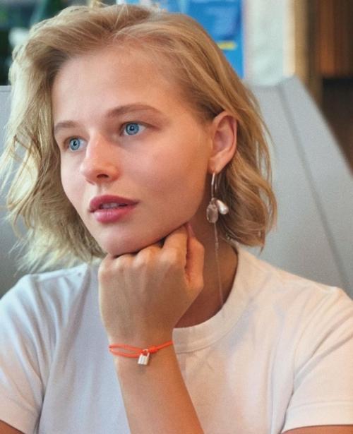 Саша бортич с макияжем и без. 01