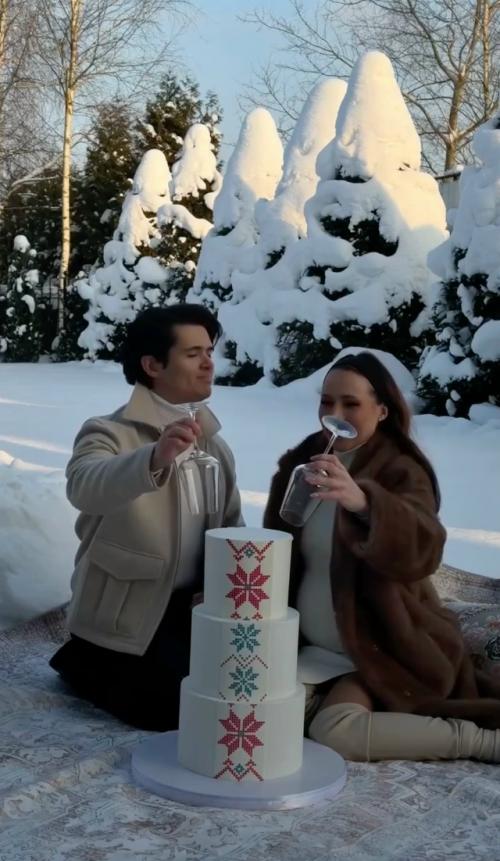 Лерчек и ее возлюбленный, аргентинский танцор Луис сквиччиарини, узнали пол будущего ребёнка. 01