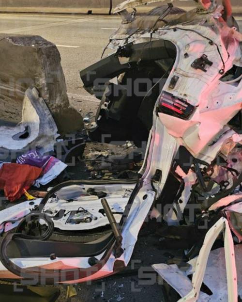 Пьяная москвичка устроила жёсткое ДТП на Мкад, пытаясь уйти от полиции, её автомобиль разорвало на две части. 01